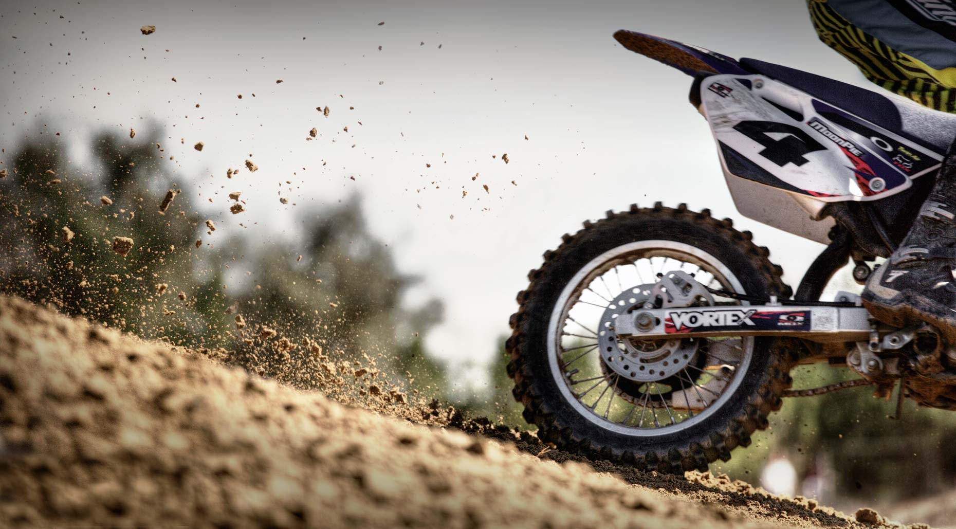 Motocross-Detail-Dirt-Flat